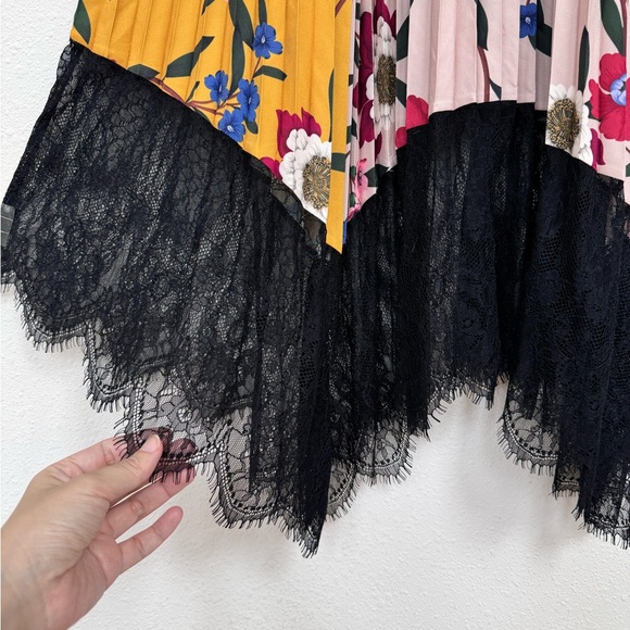 French Connection Floral Pleated Skirt size S - Picture 5 of 7